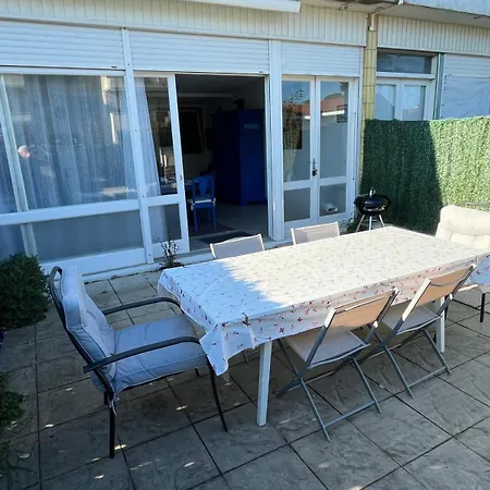 Apartment En Rez-de-chaussee A 150m De La