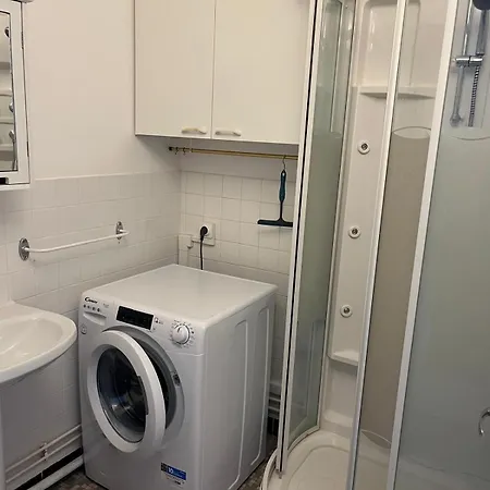 En Rez-de-chaussee A 150m De La Apartment